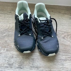 On Cloudflyer Sneakers